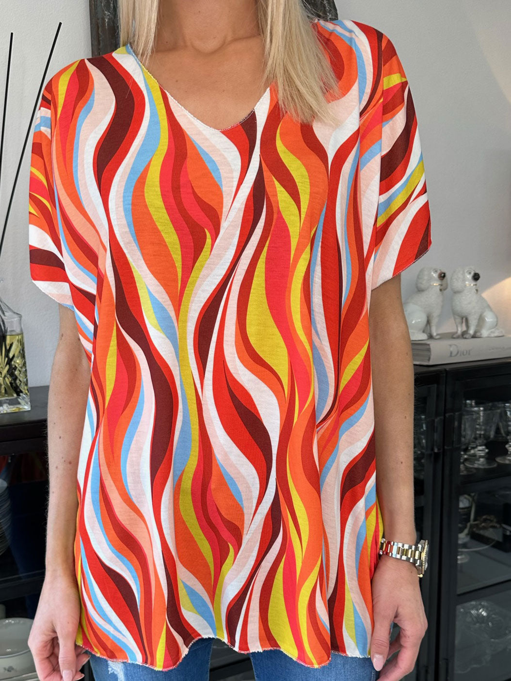 Kirsa - Mjuk flerfärgad blus med v-hals